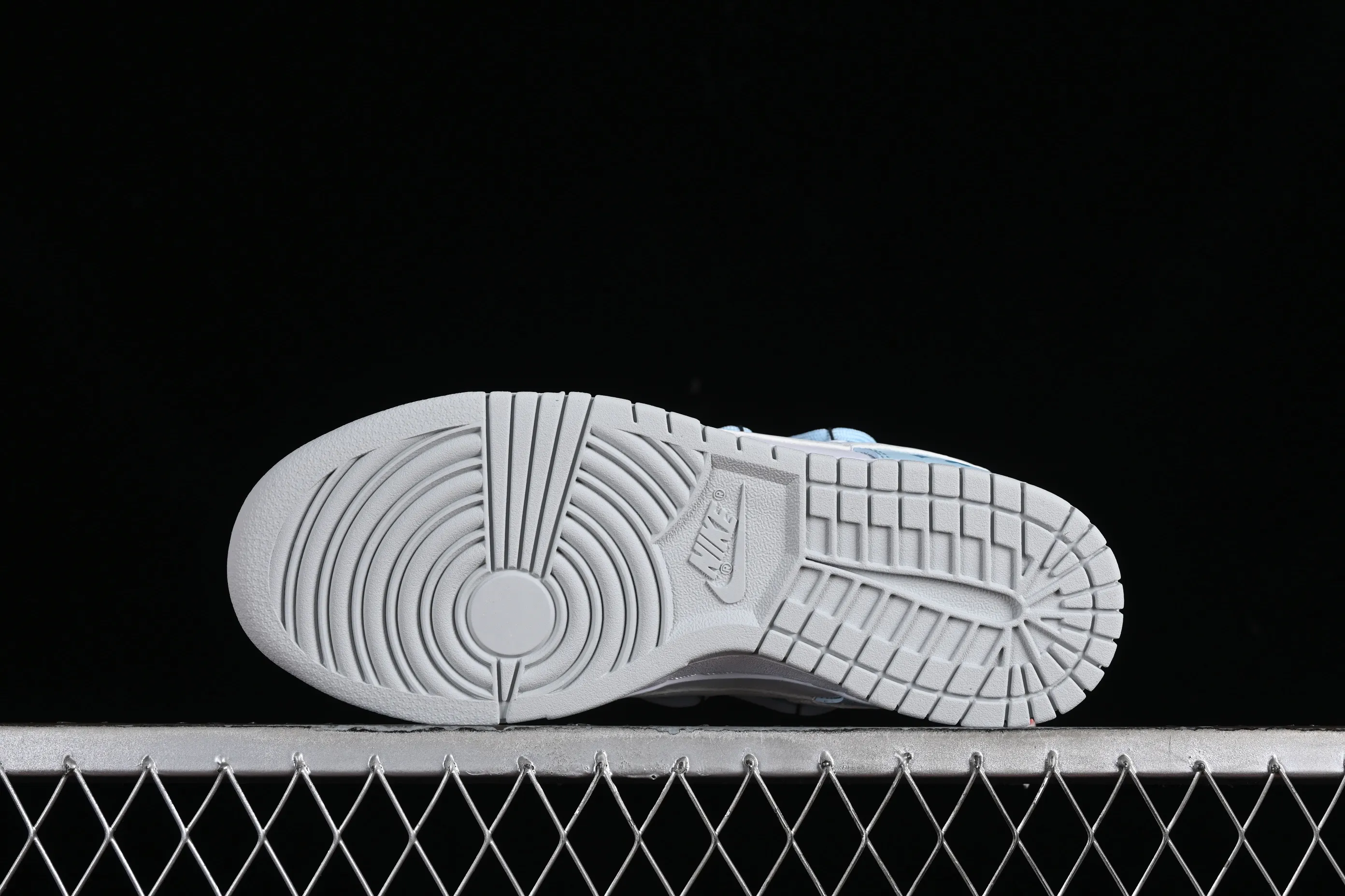 All categories Nk SB Dunk series Nk SB Dunk Low low-top sneakers Nk Dunk Low heart playing card graffiti American North Carolina blue SB strap low-top casual sneakers DV0831-101